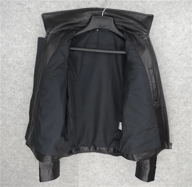 The first layer of sheepskin leather leather jacket is a slim and thin short leather jacket with multiple pockets and lapels.